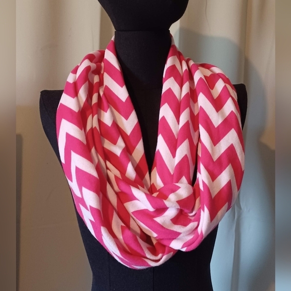 WB Accessories - WB Infinity Pink White Chevron Scarf